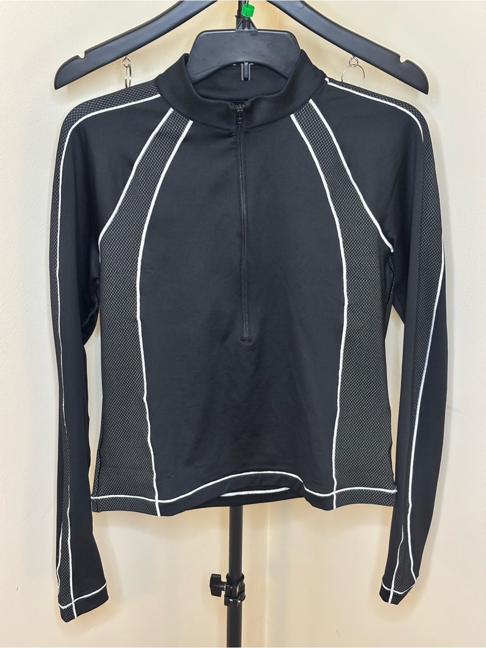 Under Armour Black Activewear Set 1/2 Zip Top & Piping Leggings - Picture 3 of 8